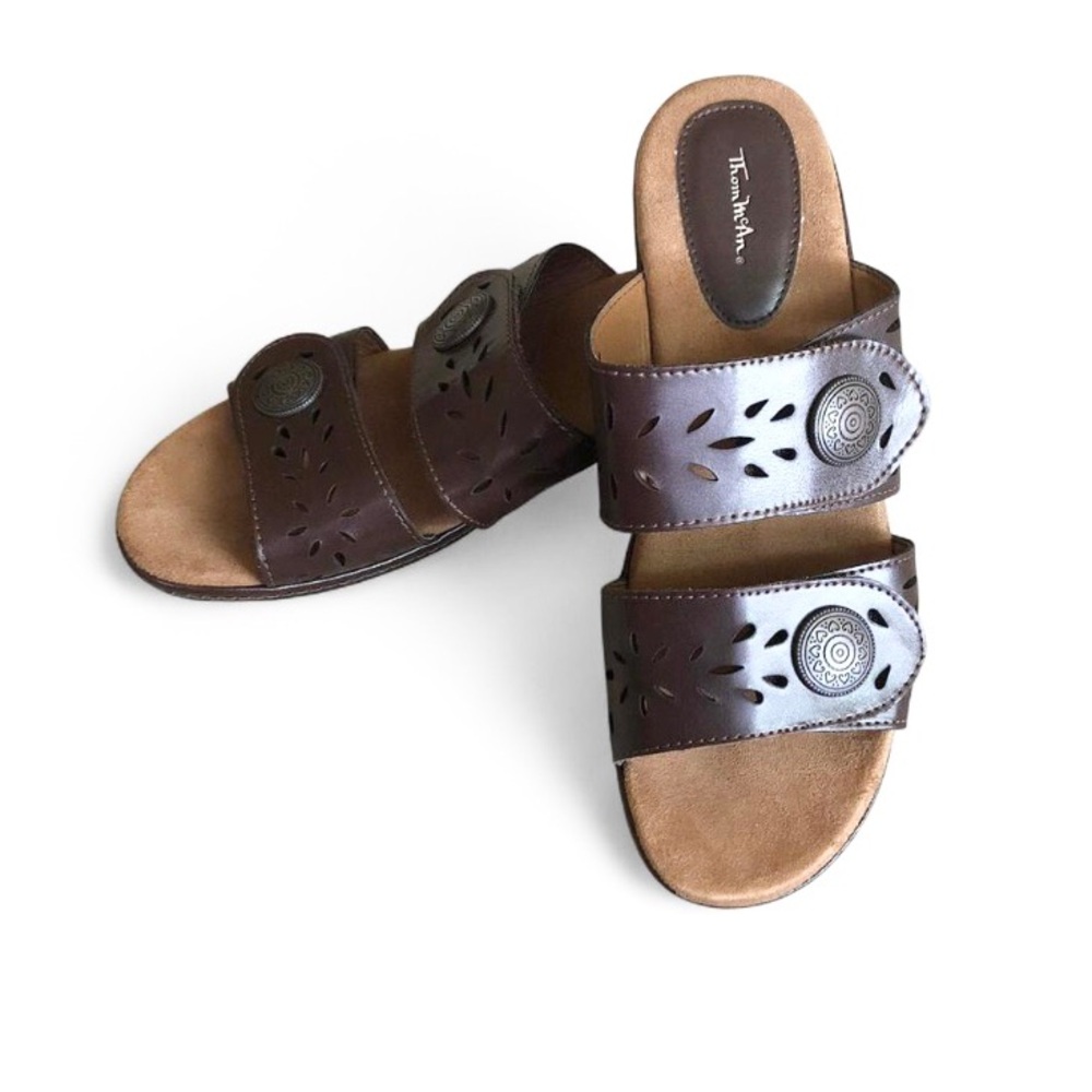 Thom McAn Women’s Brown Perforated Leather Slide Sandals Size 10M